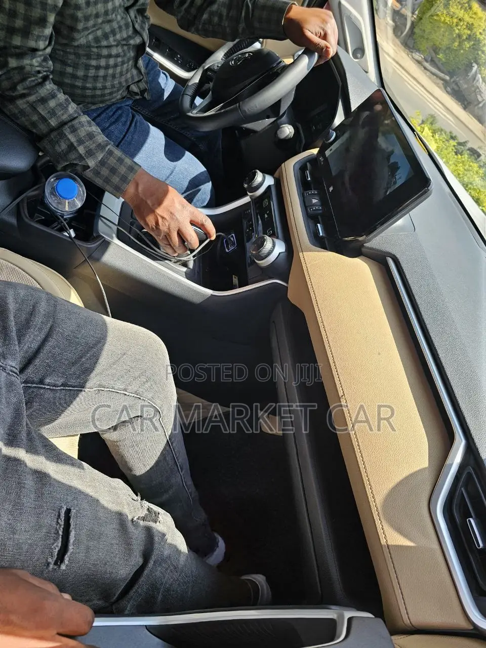 Toyota RAV4 Hybrid 2023 White