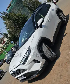 Toyota RAV4 Hybrid 2023 White
