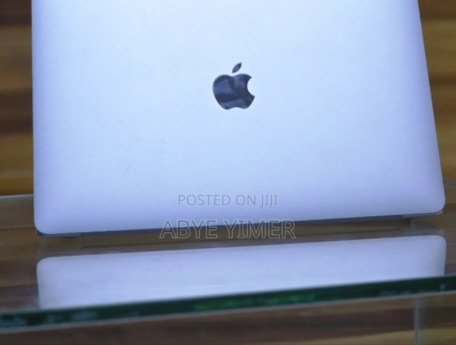 New Laptop Apple MacBook Pro 2022 M2 8GB Intel Core M SSD 256GB