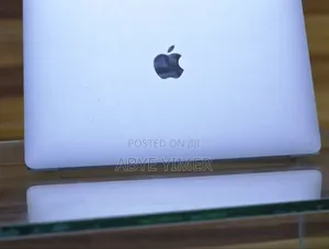 New Laptop Apple MacBook Pro 2022 M2 8GB Intel Core M SSD 256GB