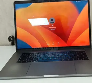 Photo - New Laptop Apple MacBook Pro 2017 16GB Intel Core I7 SSD 512GB