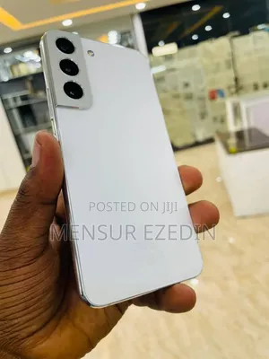 Photo - New Samsung Galaxy S22 5G 128 GB White