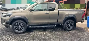 Toyota Hilux 2021 Blue