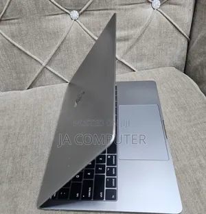 New Laptop Apple MacBook Pro 2017 16GB Intel Core I5 SSD 256GB