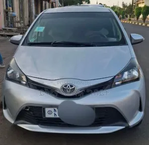 Photo - Toyota Yaris 2014 Silver