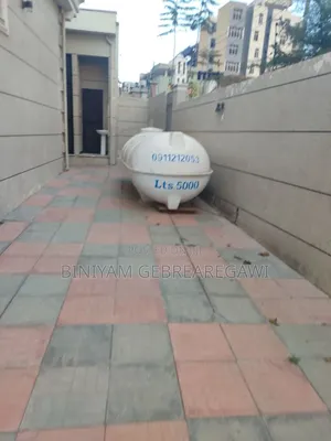 5bdrm Villa in House, Yeka for rent