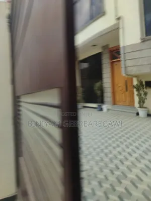 5bdrm Villa in House, Yeka for rent