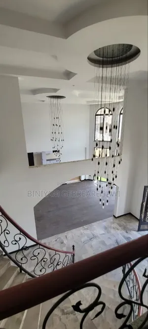 5bdrm Villa in House, Yeka for rent