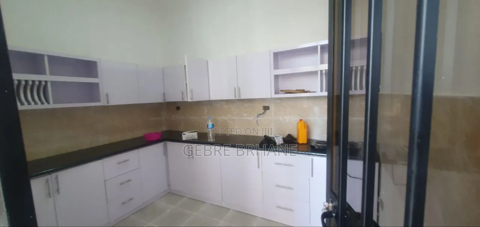 3bdrm House in L Shape, Yeka for rent