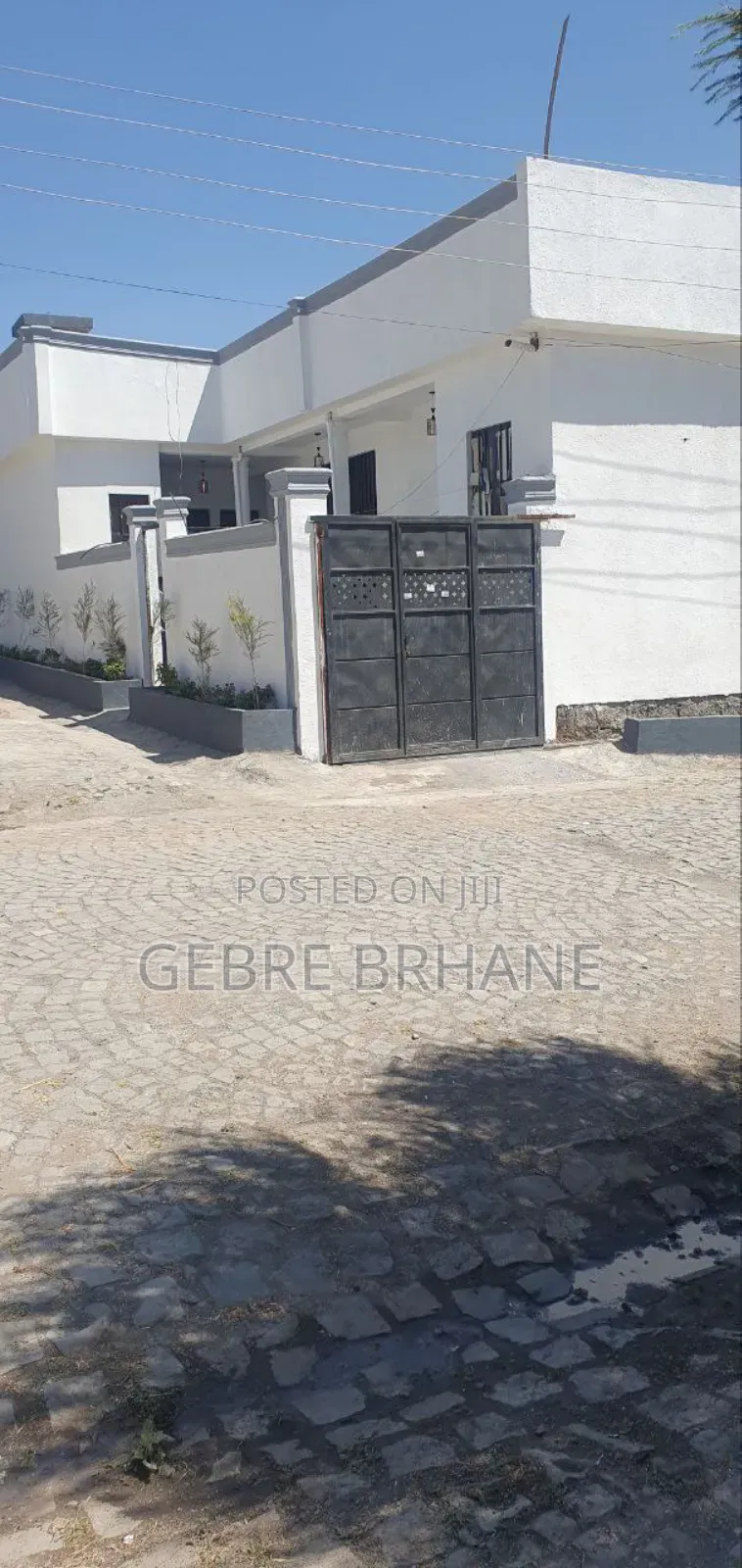 3bdrm House in L Shape, Yeka for rent