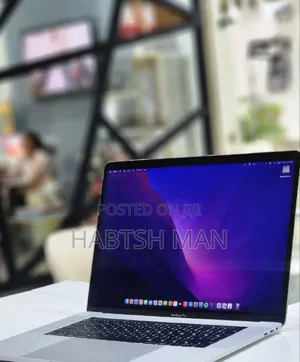 New Laptop Apple MacBook Pro 2017 16GB Intel Core I7 SSD 512GB