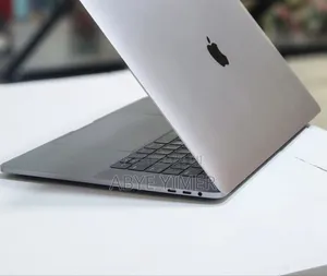 Photo - New Laptop Apple MacBook Pro 2016 16GB Intel Core I7 SSD 256GB