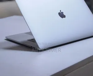 Photo - New Laptop Apple MacBook Pro 2017 16GB Intel Core I7 SSD 512GB