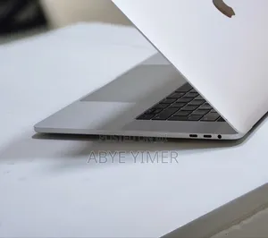 New Laptop Apple MacBook Pro 2017 16GB Intel Core I7 SSD 512GB