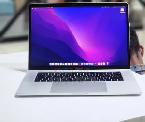 New Laptop Apple MacBook Pro 2017 16GB Intel Core I7 SSD 512GB