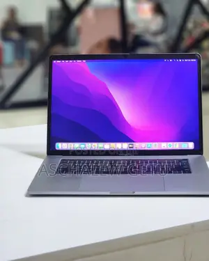 New Laptop Apple MacBook Pro 2016 16GB Intel Core I7 SSD 256GB