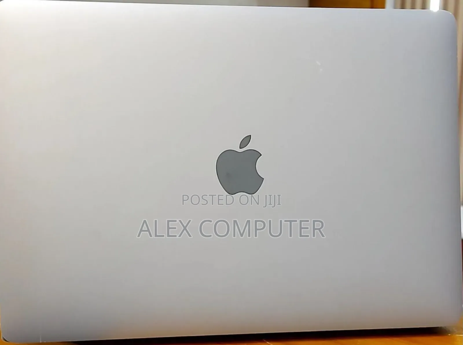 New Laptop Apple MacBook Pro 2022 M2 8GB Apple M2 SSD 512GB