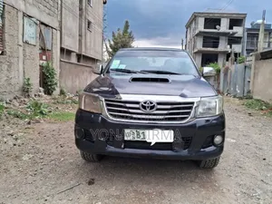 Photo - Toyota Hilux 2012 Black