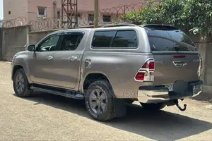 Toyota Hilux 2016 Gold