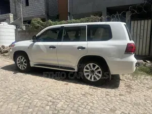 Toyota Land Cruiser 2009 White