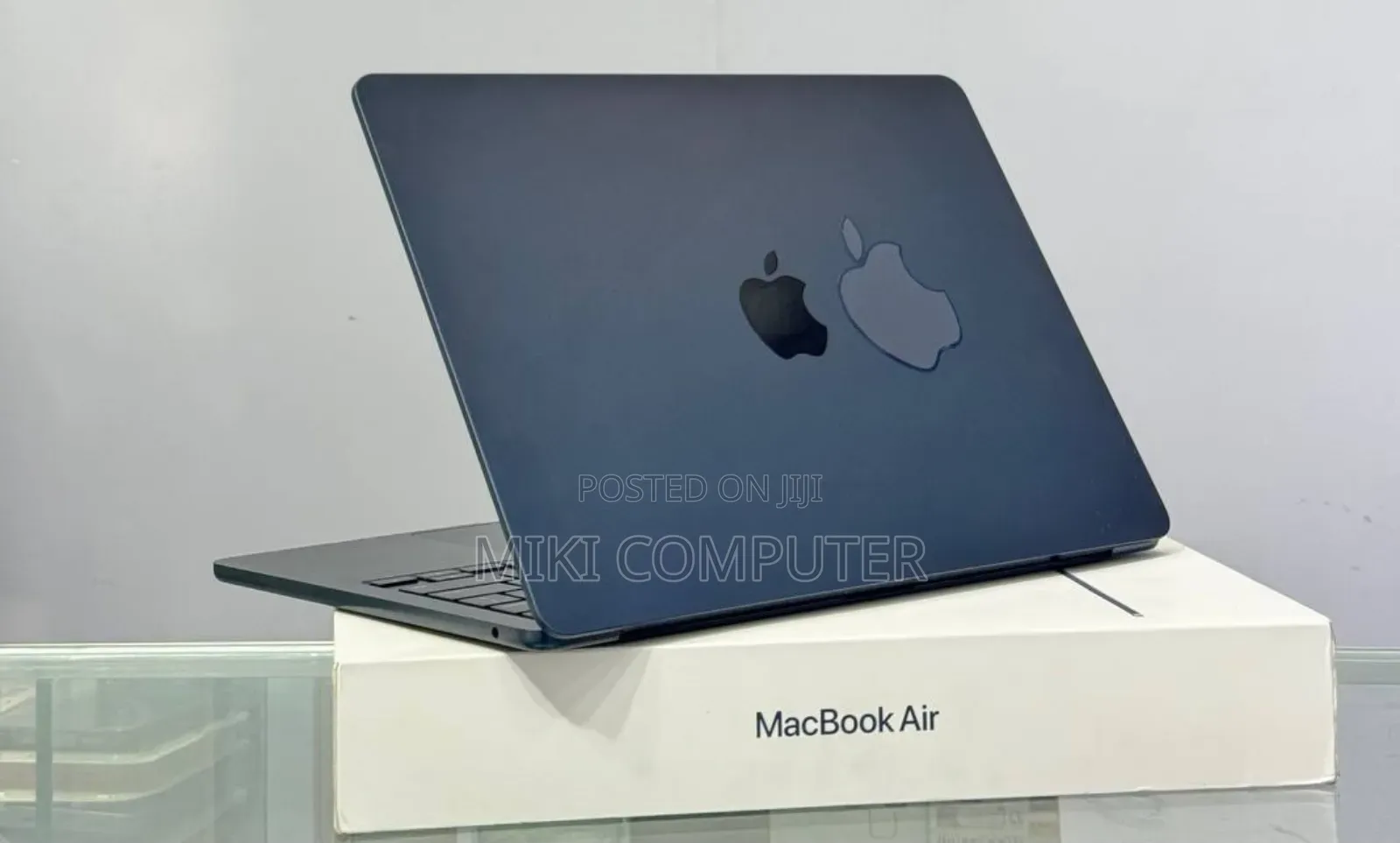 New Laptop Apple MacBook Air 2022 M2 8GB Intel SSD 256GB