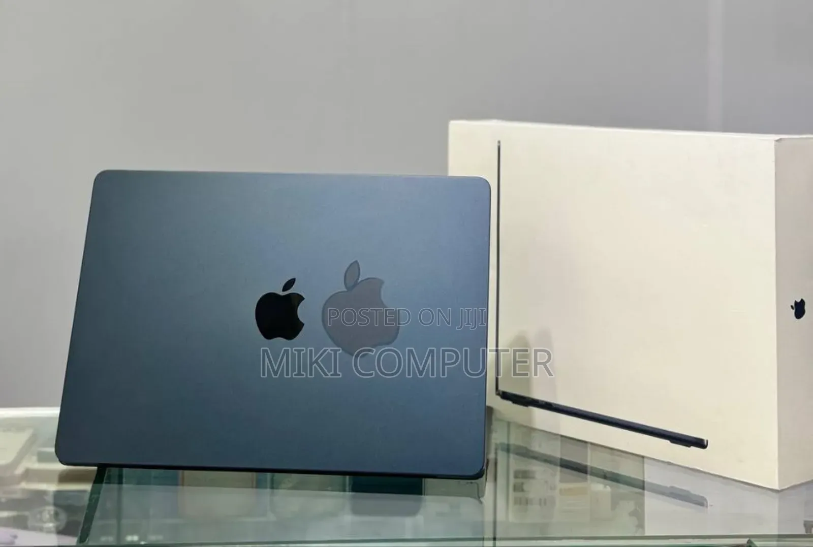 New Laptop Apple MacBook Air 2022 M2 8GB Intel SSD 256GB