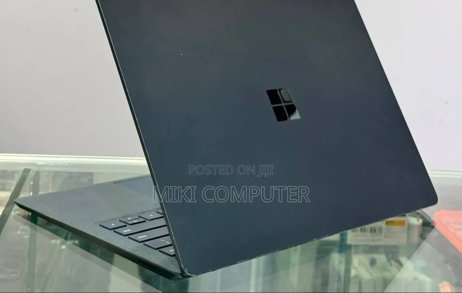 New Laptop Microsoft Surface 8GB Intel Core I5 SSD 256GB