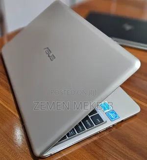 Laptop Asus 2GB Intel Xeon SSD 32GB
