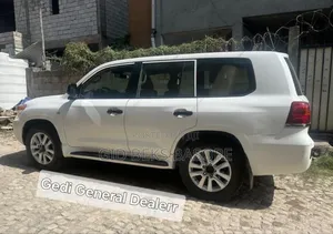 Toyota Land Cruiser 2012 White