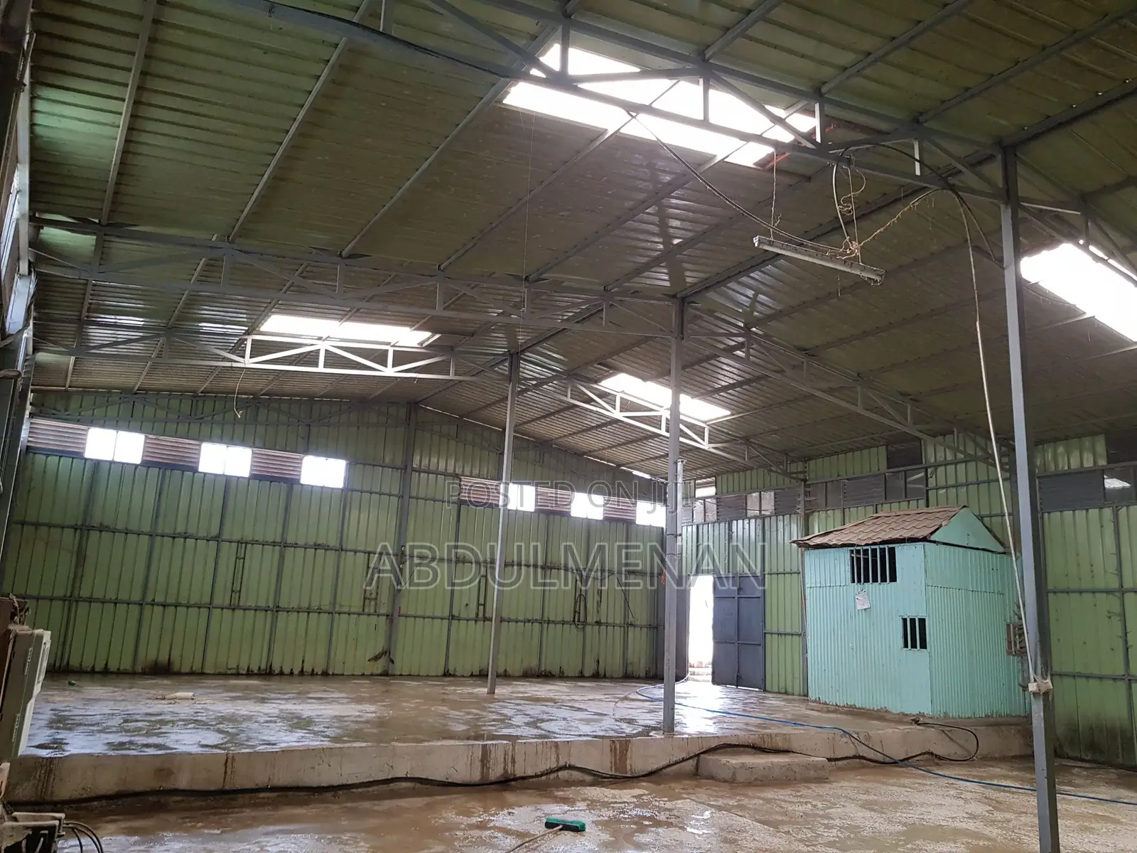 የሚከራይ 300 SQM መጋዘን