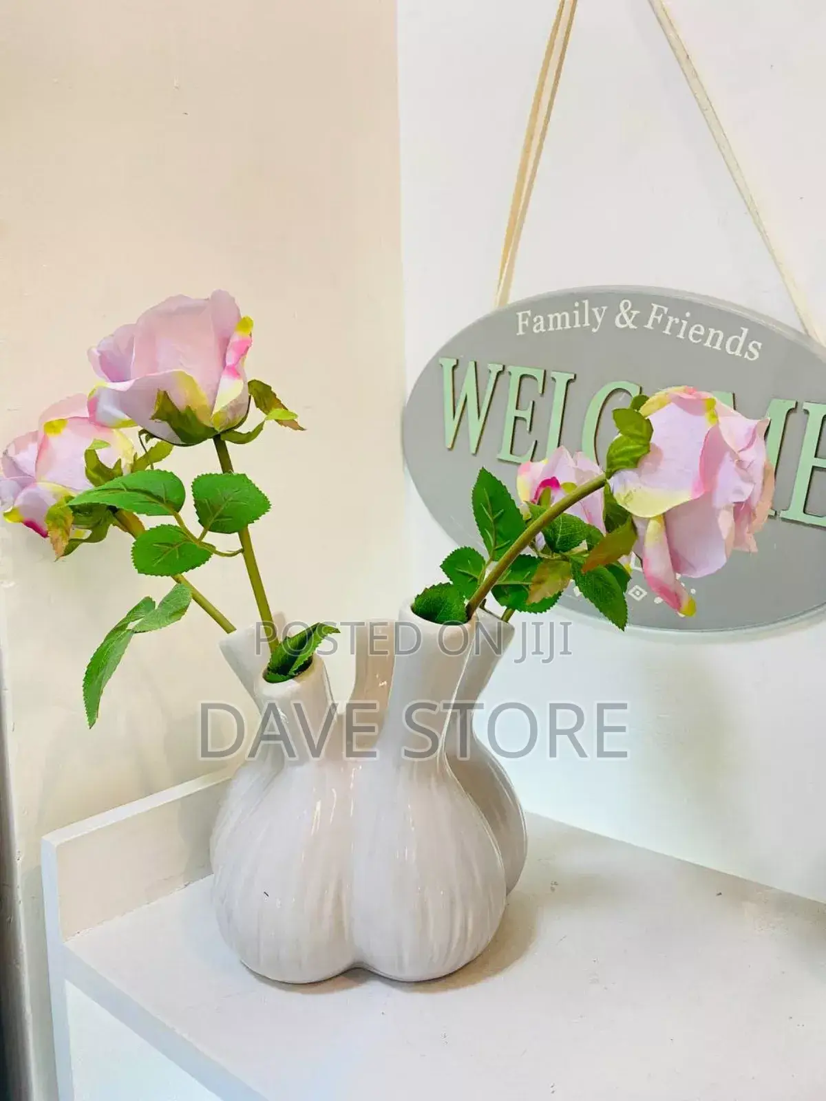 Knollen White Vase With Flower