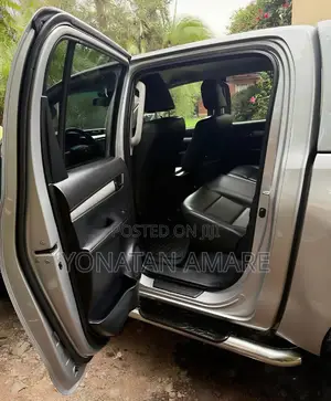 Toyota Hilux 2019 Silver