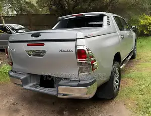 Toyota Hilux 2019 Silver