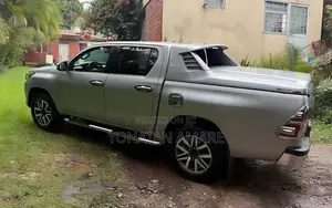 Photo - Toyota Hilux 2019 Silver