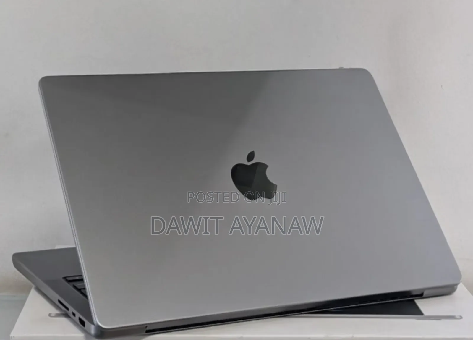 New Laptop Apple MacBook Pro 2022 M2 16GB Apple M2 SSD 512GB