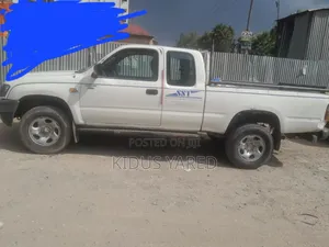 Toyota Hilux 2.5 Cab 2005 White