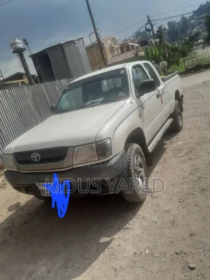 Toyota Hilux 2.5 Cab 2005 White