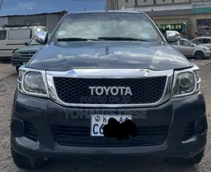 Photo - Toyota Hilux 2013 Black
