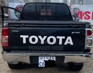Toyota Hilux 2013 Black