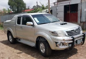 Toyota Hilux 2013 Silver