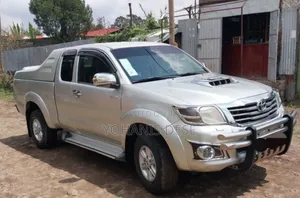 Toyota Hilux 2013 Silver