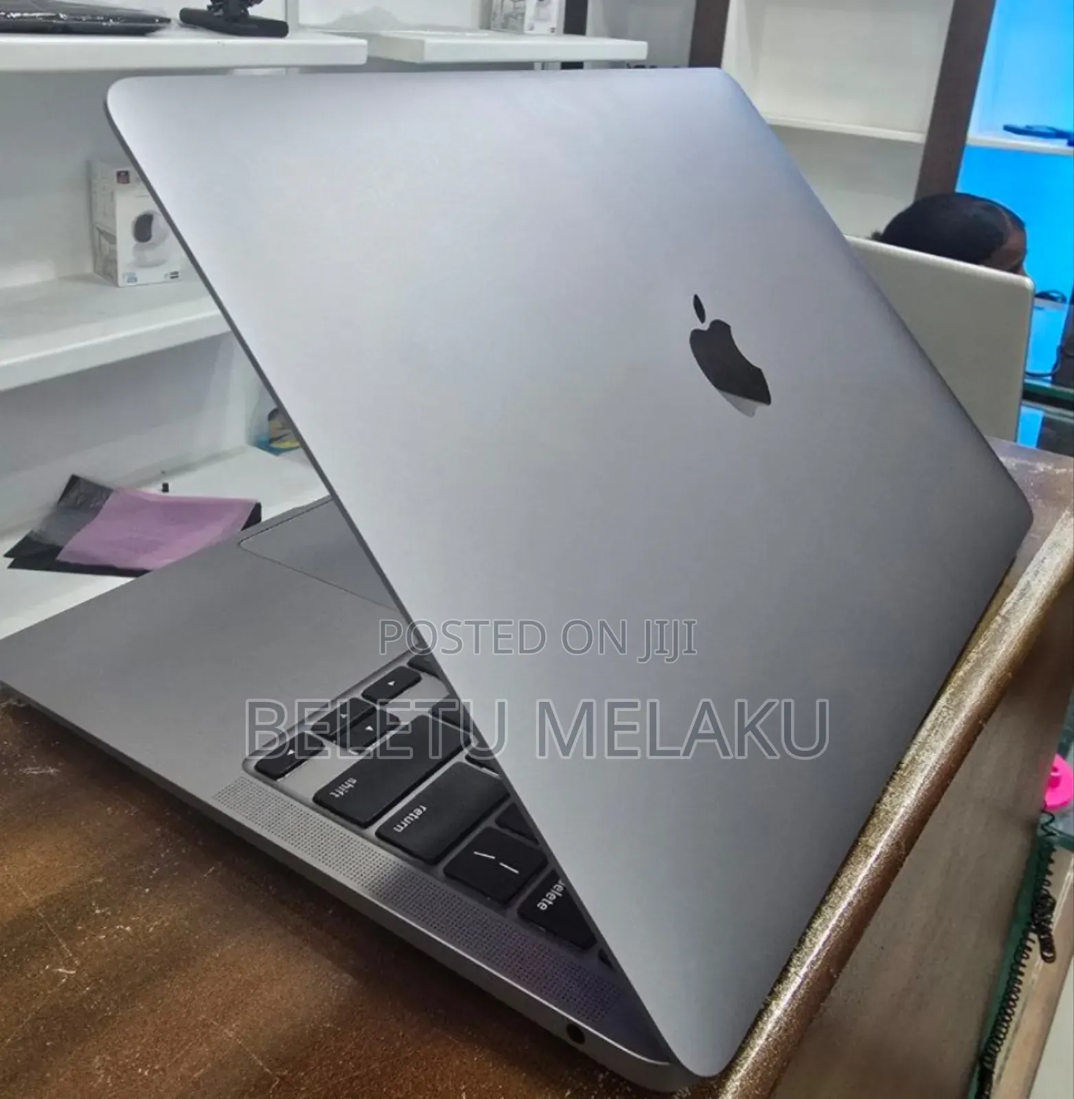 New Laptop Apple MacBook Pro 2020 M1 8GB Apple M1 SSD 256GB