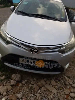 Photo - Toyota Yaris SE Hatchback 5dr 2015 Silver