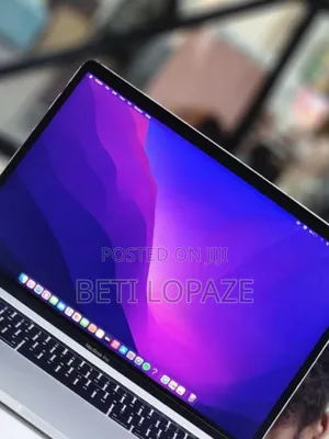 Photo - New Laptop Apple MacBook Pro 2017 16GB Intel Core I7 SSD 512GB