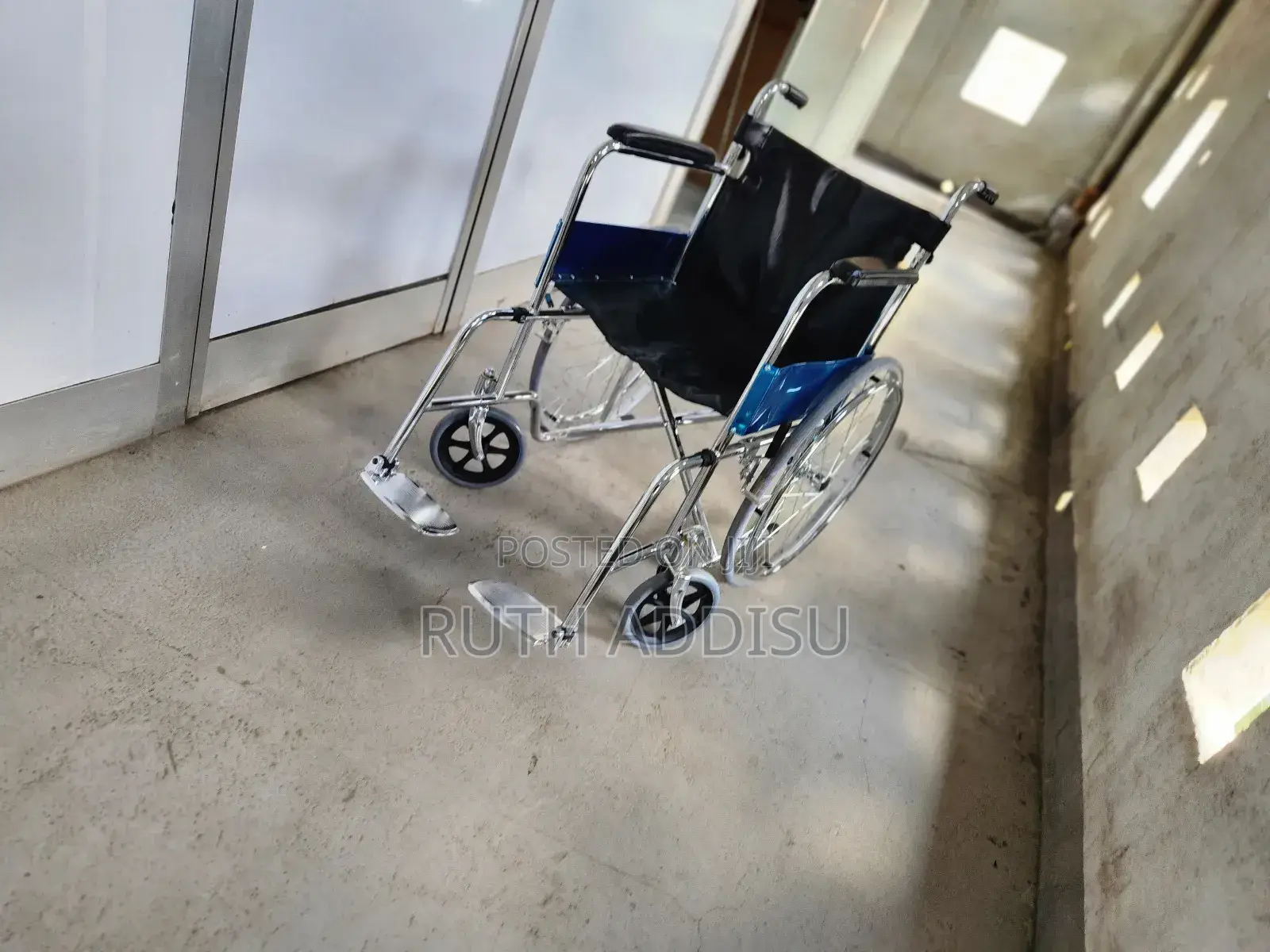 Wheelchair與會wheelchair太太wheelchair吃飯wheelchair凳及wheelchair