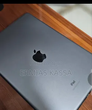 Photo - New Apple iPad 10.2 (2021) 256 GB Silver