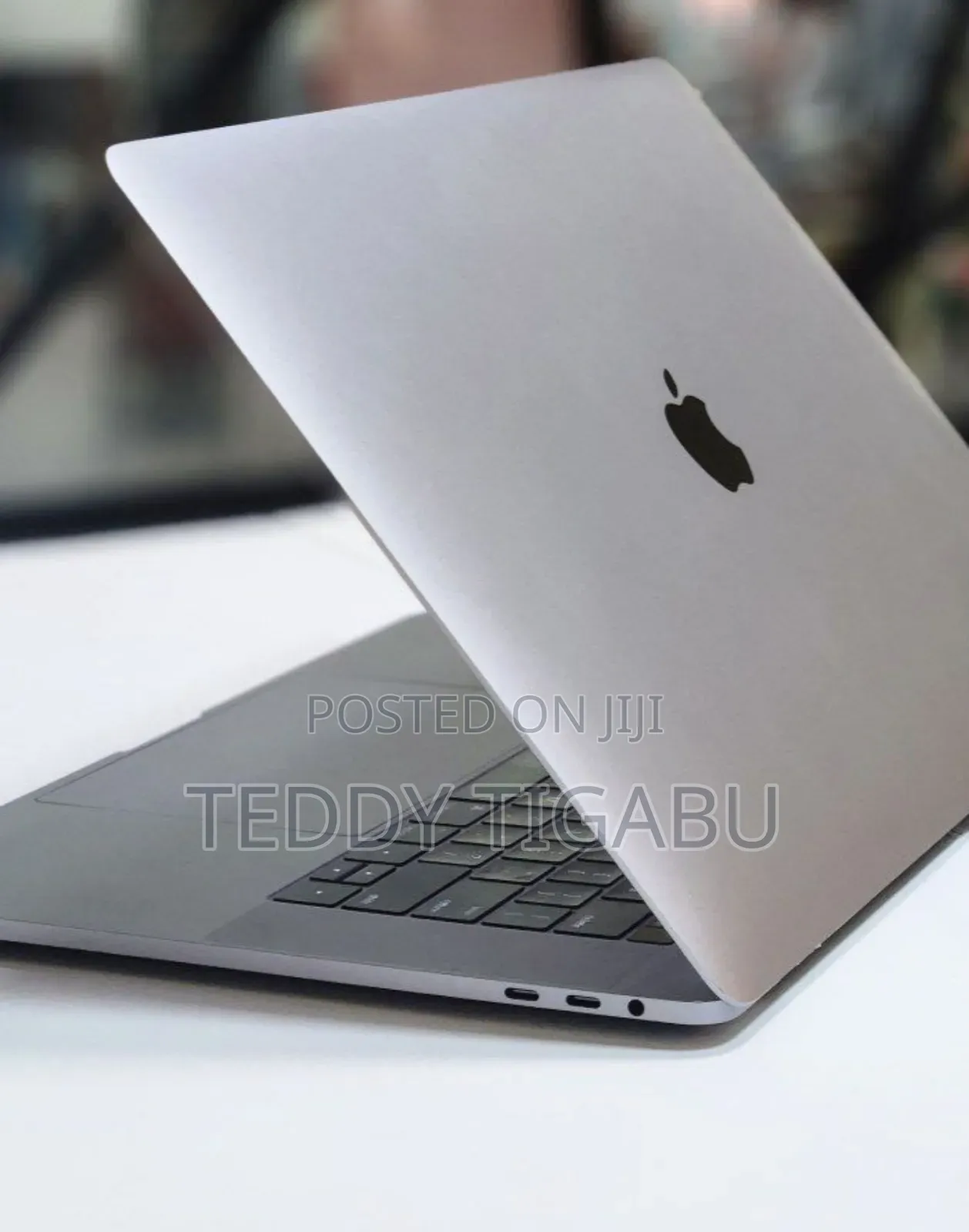 New Laptop Apple MacBook Pro 16GB Intel Core I7 SSD 256GB