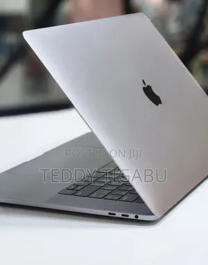 New Laptop Apple MacBook Pro 16GB Intel Core I7 SSD 256GB