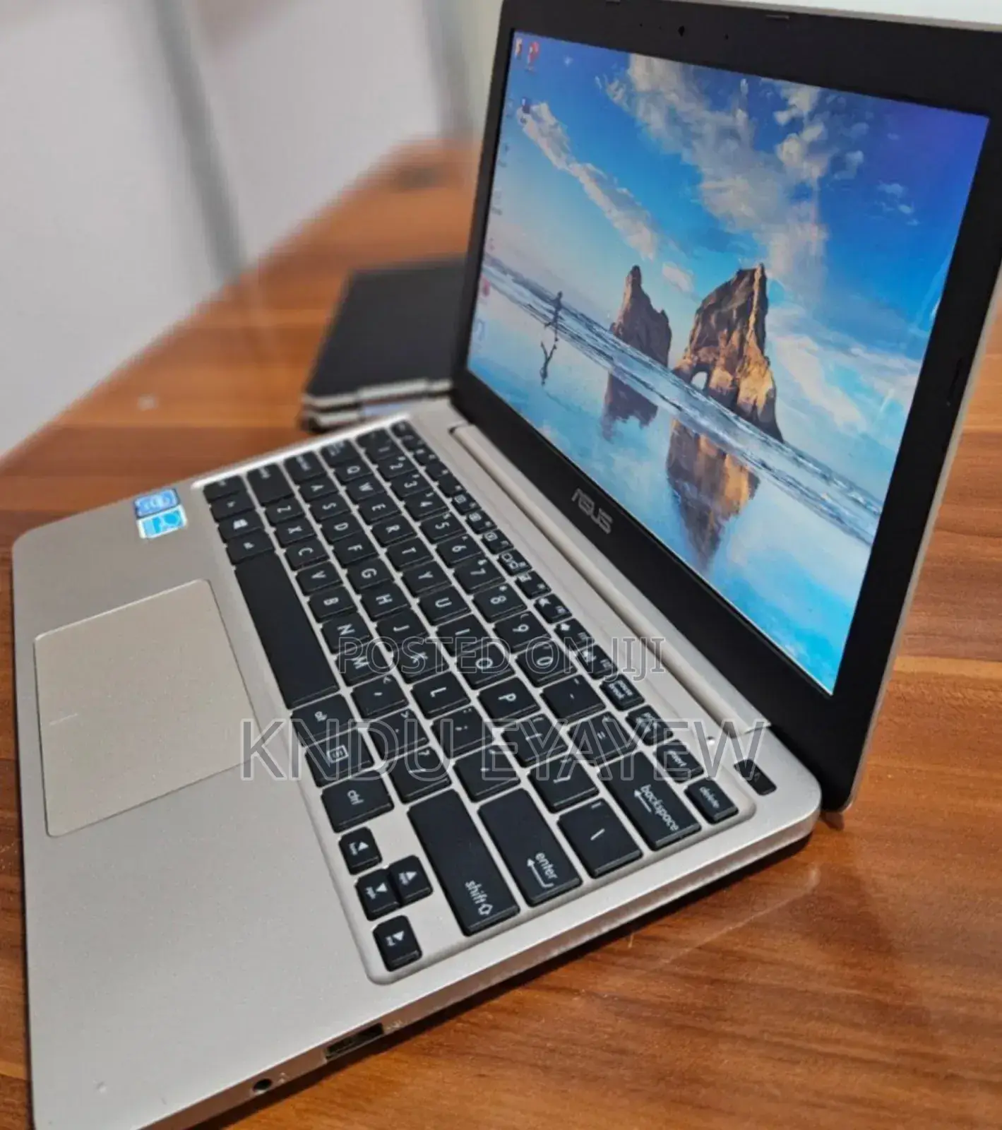 Laptop Asus 2GB Intel Core I5 SSD 32GB