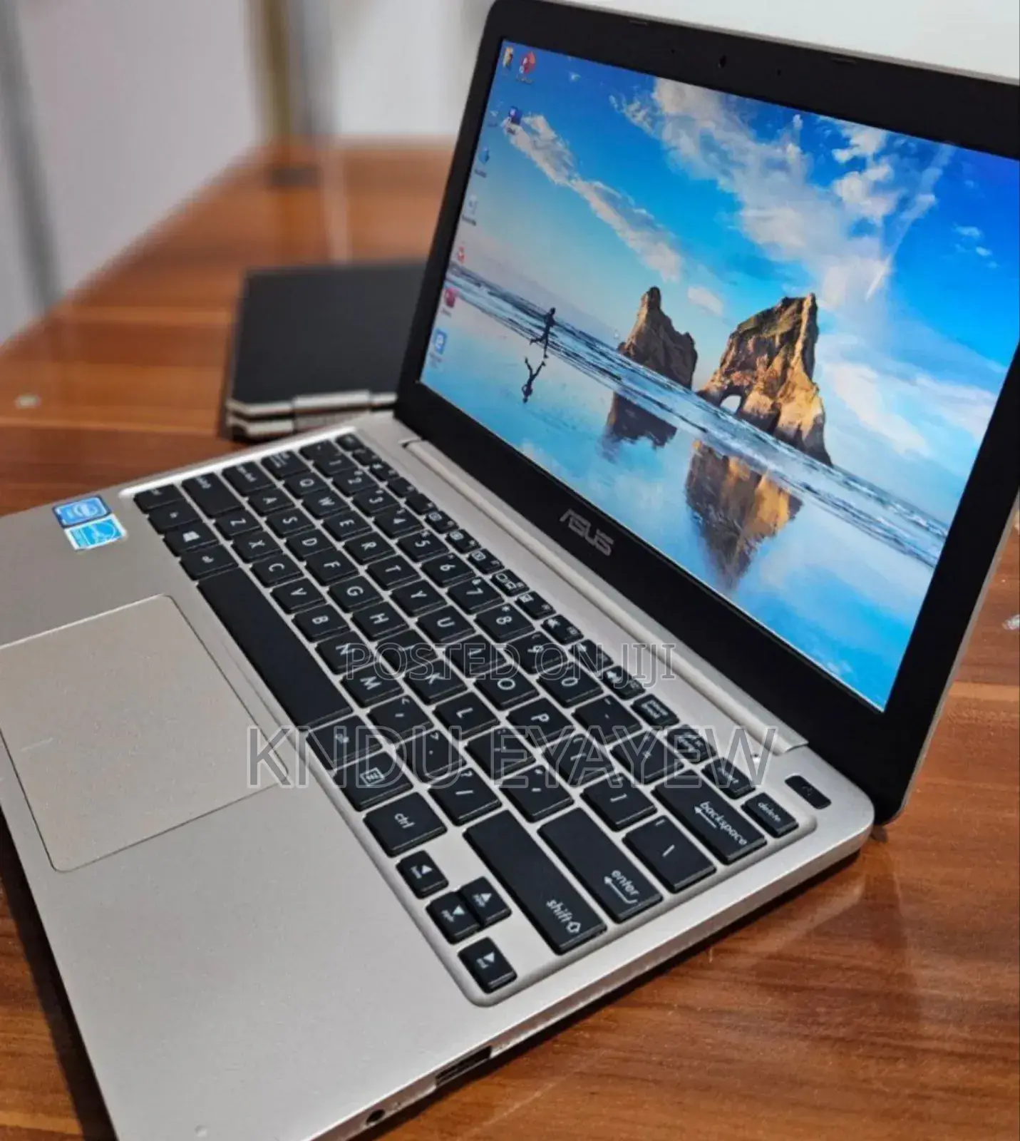 Laptop Asus 2GB Intel Core I5 SSD 32GB